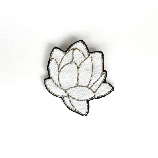 Broche Lotus blanc et or